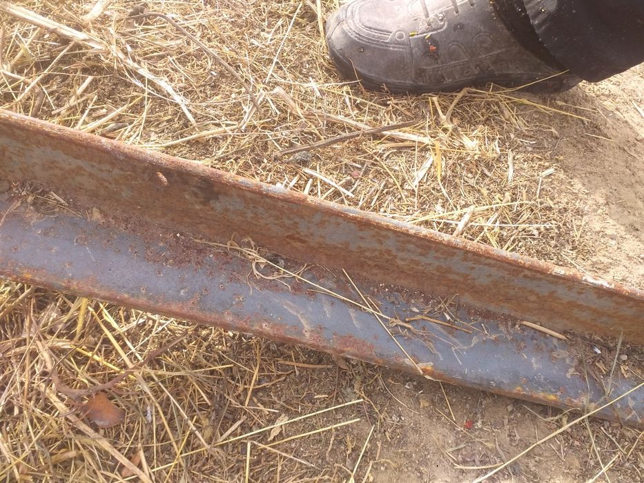 Продам уголок металлический 75тый б/у