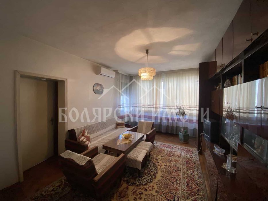 Продава се Тристаен апартамент в Велико Търново, Център - 115 кв.м за 1174 €/кв.м - Снимка #1