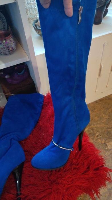 Сини- елегантни.