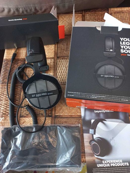 Beyerdynamic DT 990 PRO 250 Ohm Студийни слушалки