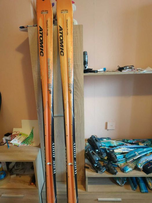 Ски Atomic 160 см и Ски Atomic BetaRide 180 см