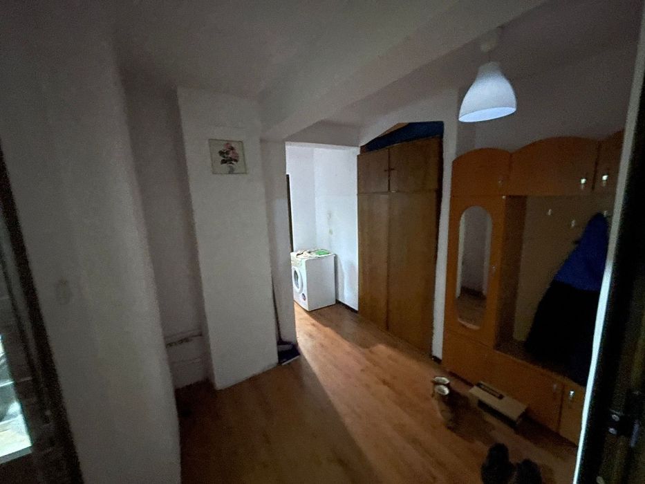 Închiriez apartament cu doua camere