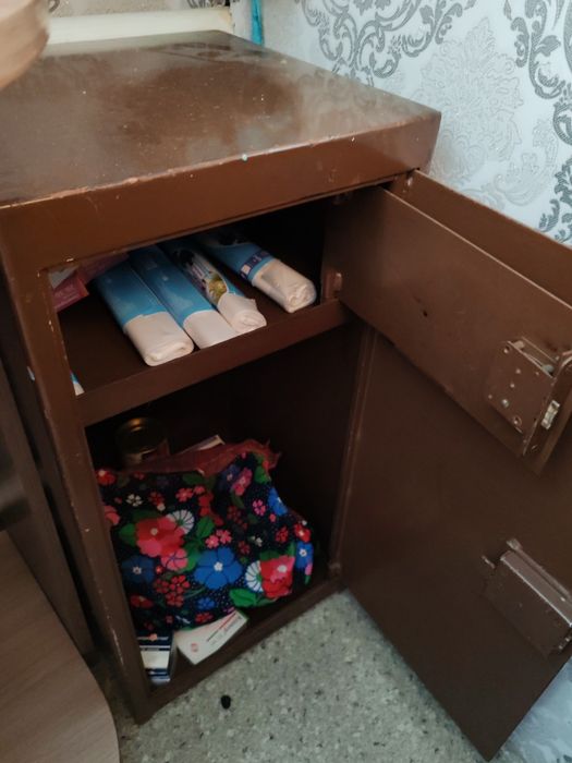 Продам сейф. Удобен.