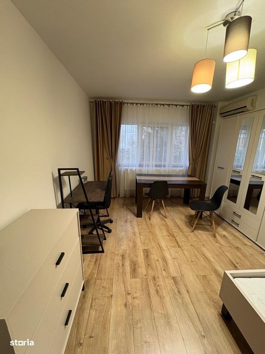 1 camera decomandat  arcu 35 mp mobilat si utilat complet 400 euro