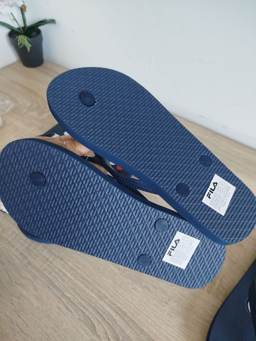 Șlapi Fila unisex  noi cu eticheta mărimi 36, 37 și 40