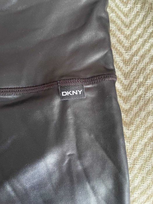Продавам къс клин DKNY