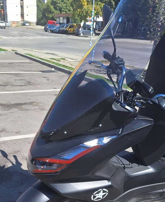 Продавам френска слюда за Honda Pcx от 2019-та до 2024-та включително.