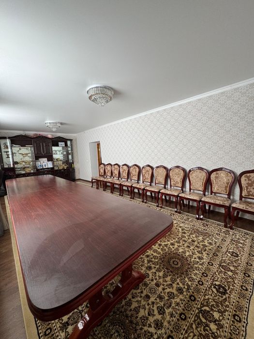 Стол со стульями