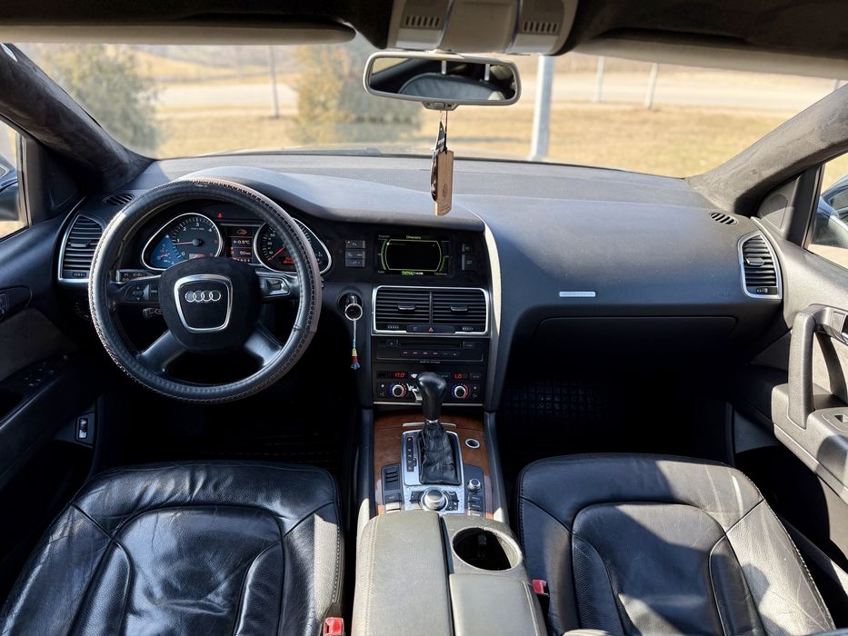 ••Audi q7 / 3.0 Quattro 240 cp / 7 locuri - 2009 ••