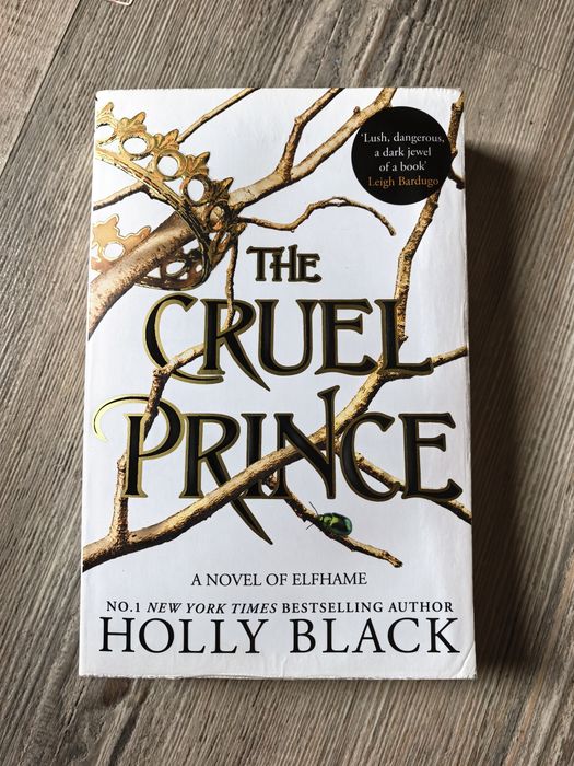 Vand The Cruel Prince de Holly Black, in limba engleza