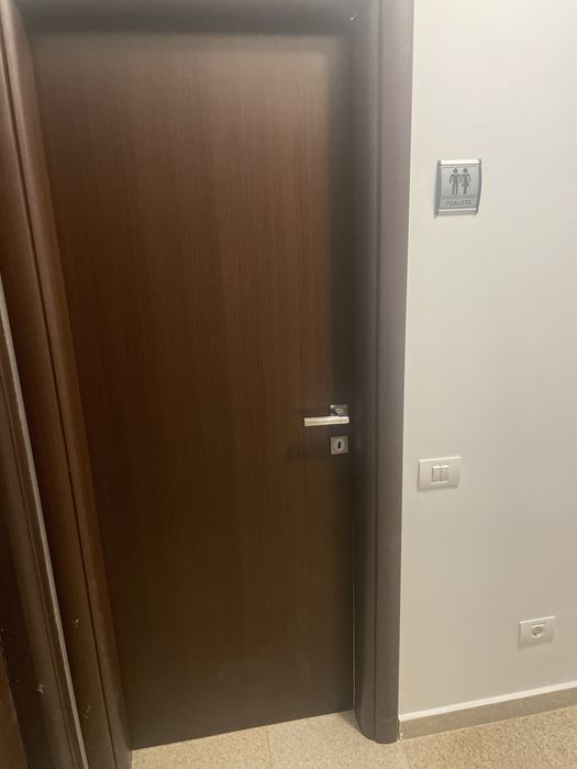 Usi wenghe cu toc si broasca