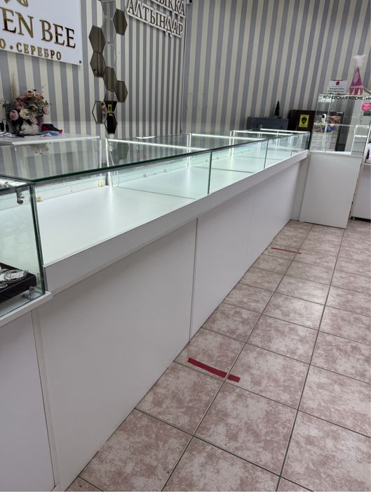 Прилавки витрины со светом