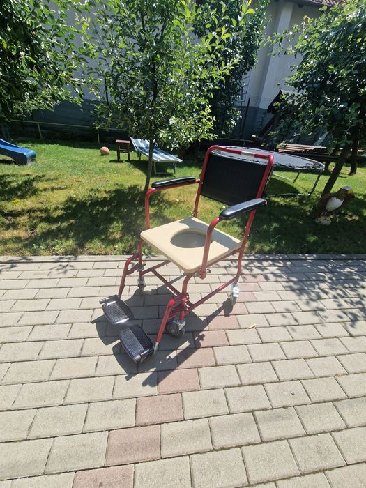 Scaun cu rotile neutilizat