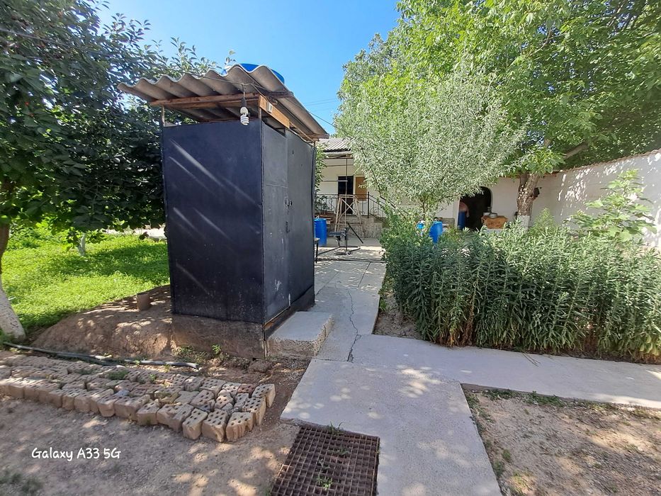 Srochna hovli sotiladi