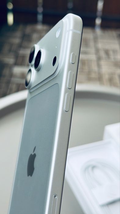 iPhone 18 Pro Max 256GB Silver ca Nou Sim Fizic Neverlocked  Alb