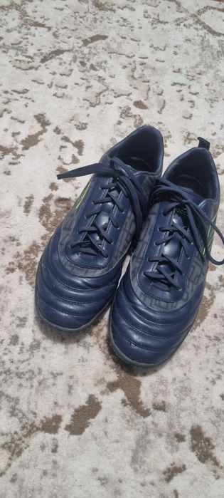 ''Umbro,, original butsilari