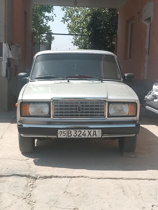 Moshina zur kamchiligi yuk faqat haydash kerak.