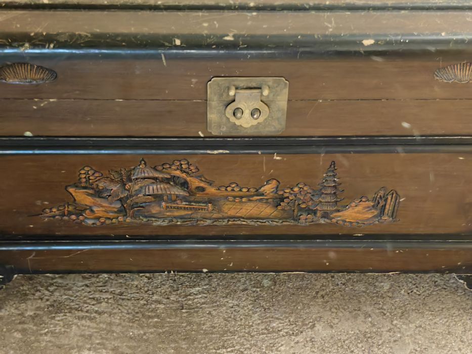 Стар китайски скрин с дърворезба от сандалово дърво