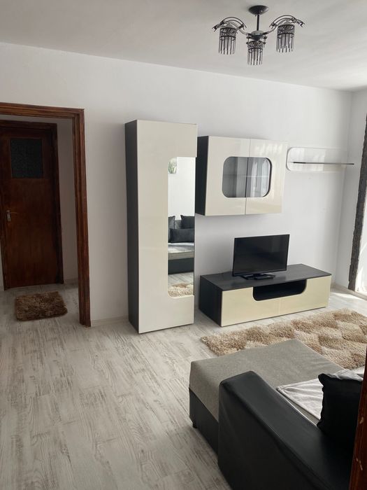 Închiriez apartament