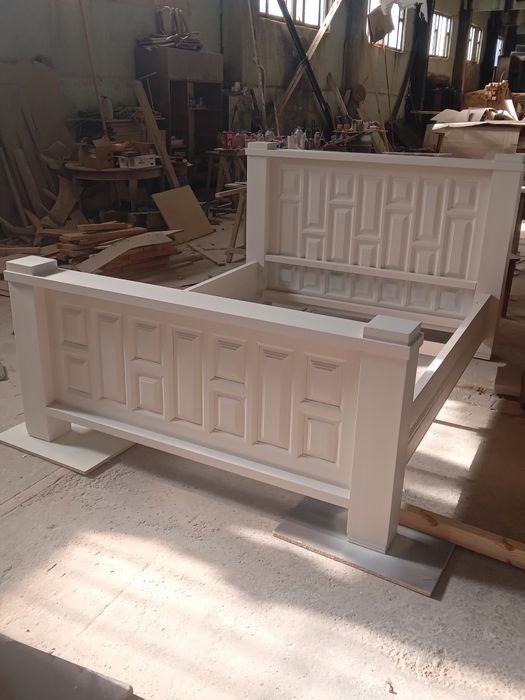 кровать,дерево сосна бежевая