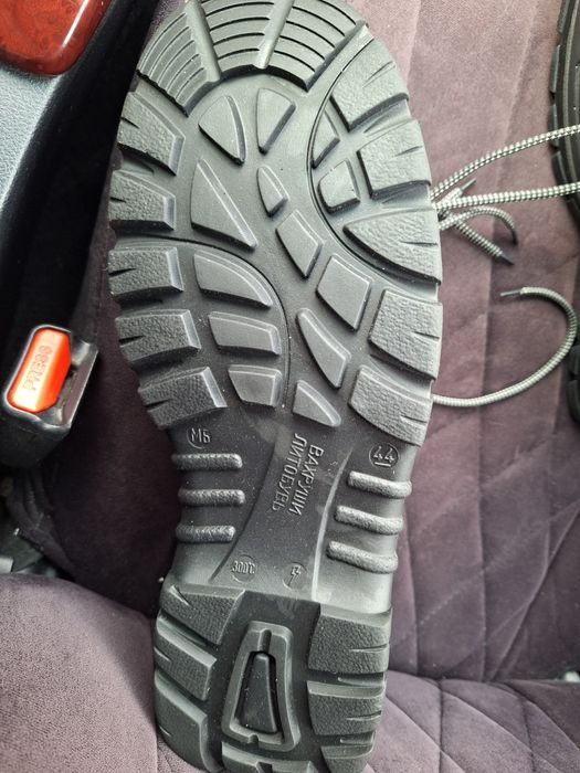 Продаю ботинки новый