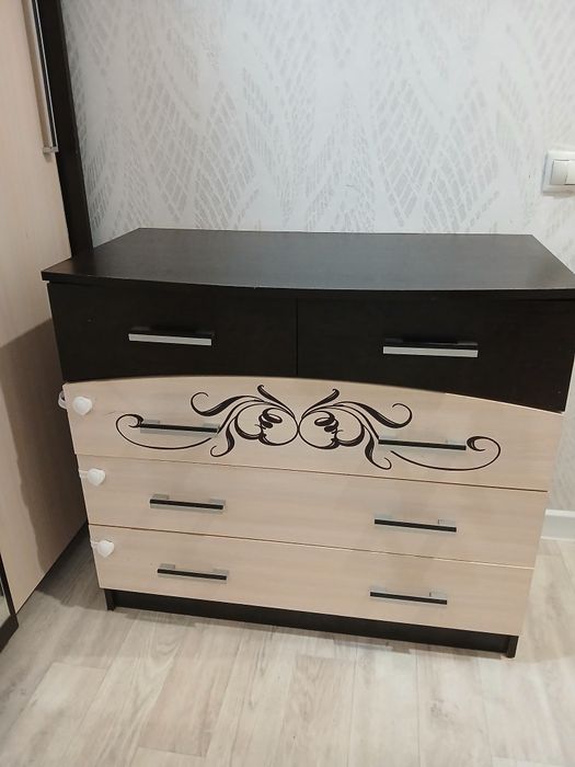 Спальный гарнитур продаётся