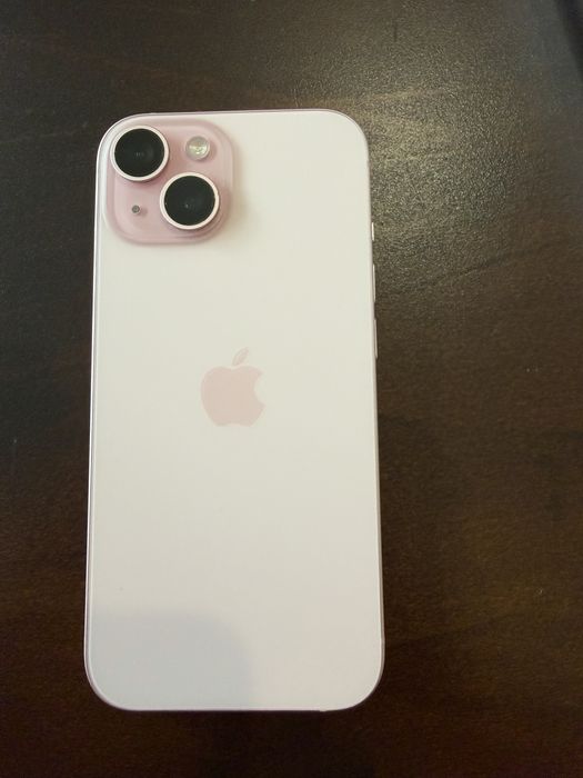 Продаван розов iPhone 15 128GB