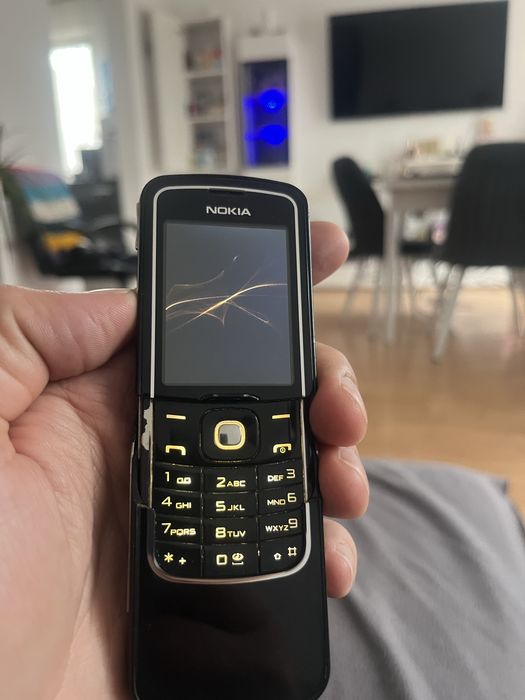 Nokia 8600 luna , stare foarte buna !