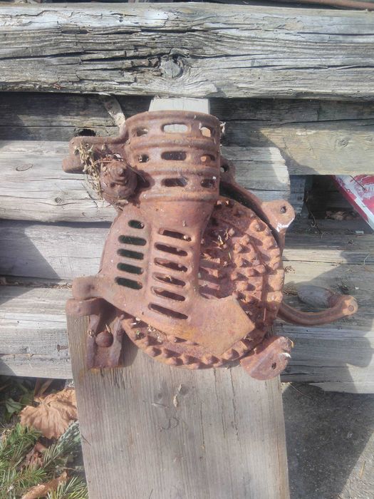 Продавам много стара роначка за царевица ръчна антикварна