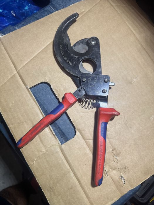 Knipex mare 95 31 280 siguranta blocare lipsa