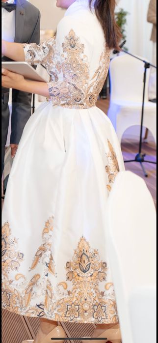 Белое вечернее платье