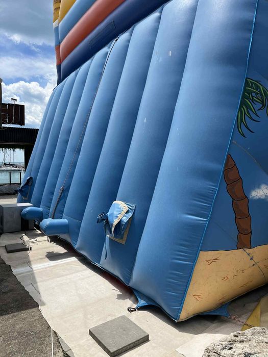 Батут пързалка - Миньони