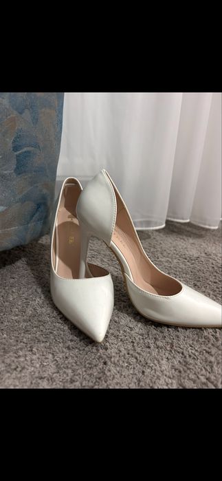 Pantofi cu toc/ tocuri perfecte pentru orice eveniment