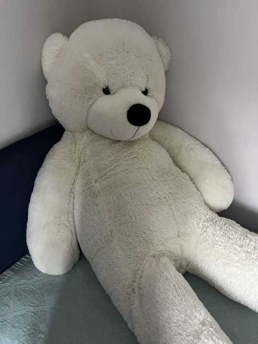 большой белый мишка