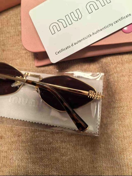 Слънчеви очила MIU.MIU