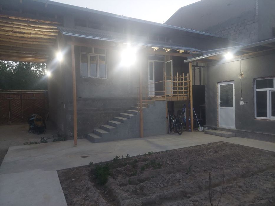 Hovli sotiladi 4-sotu 5-hona + podval 5- hona eyvro remont