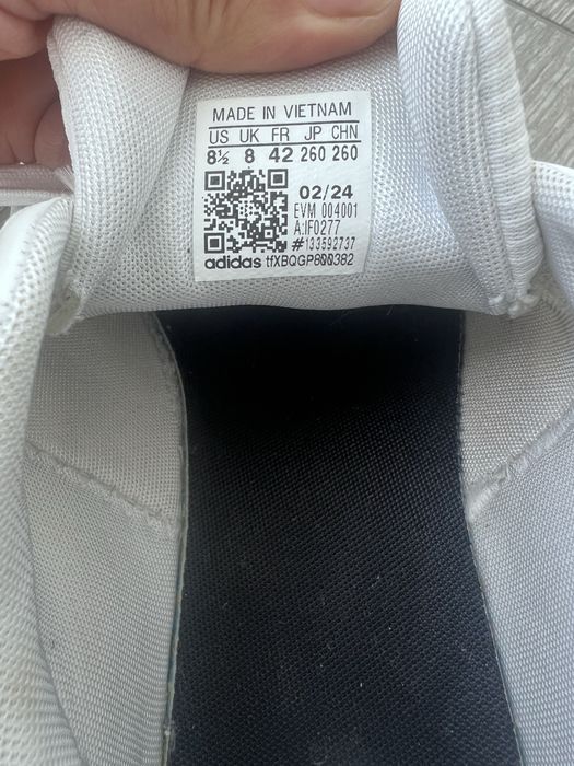 Белые кроссовки adidas в оригинале размер 42 (26 см)