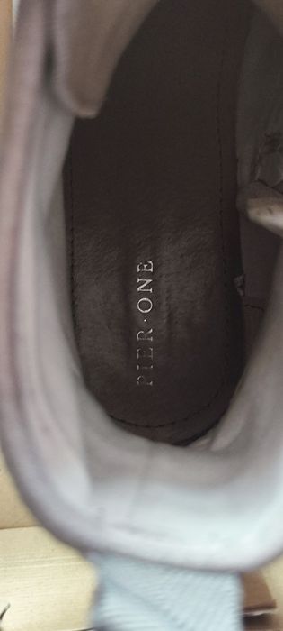 Велурени светли сиви боти с връзки и цип