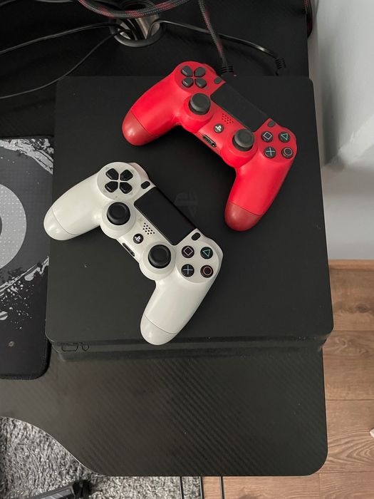 PlayStation 4 + джойстика и 9 игри