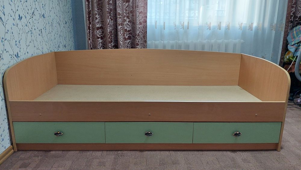 Продам односпальную кровать