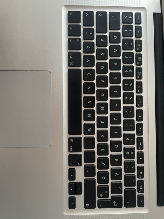 MacBook Pro 15” Mid 2010 – i5 2.4GHz, 8GB RAM, SSD ~240GB