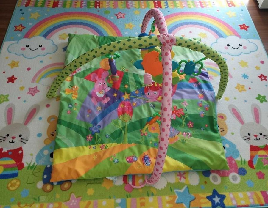 Музикална въртележка на Fisher Price , активна гимнастика , бебешки вещи