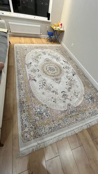 Продам ковер в хорошем состоянии