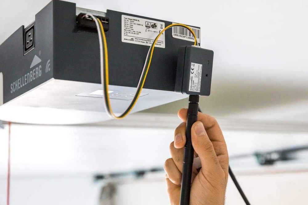 Telecomandă pentru ușă de garaj BC199 Schellenberg 60990