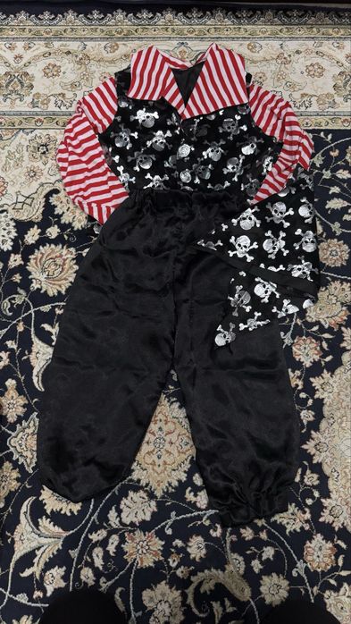 Продам новогодние костюмы