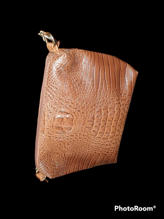 Сумка из кожи крокодила.