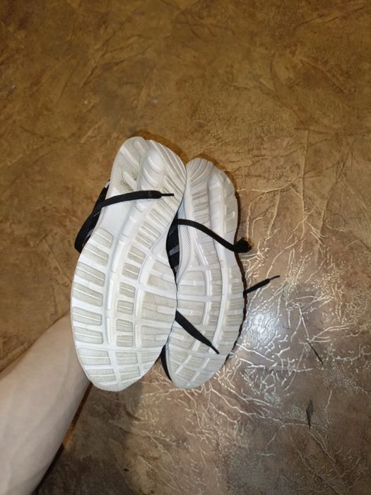 Кроссовки 42-43.