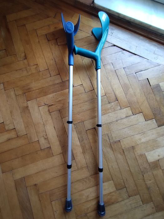2 bastoane ortopedice reglabile ușoare