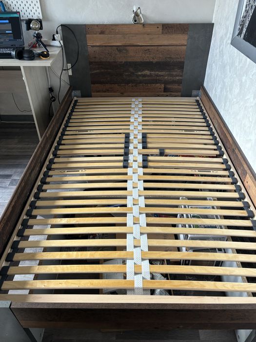 Продавам рамка за единично легло