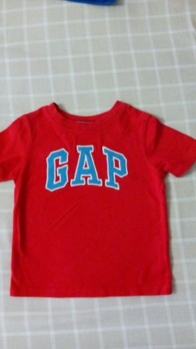 Детски блузи, шорти и шапка..